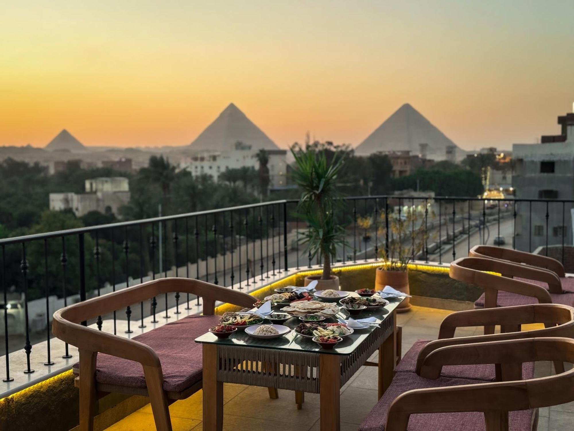 Almas Pyramids Hotel Kafret el-Gabal Eksteriør billede