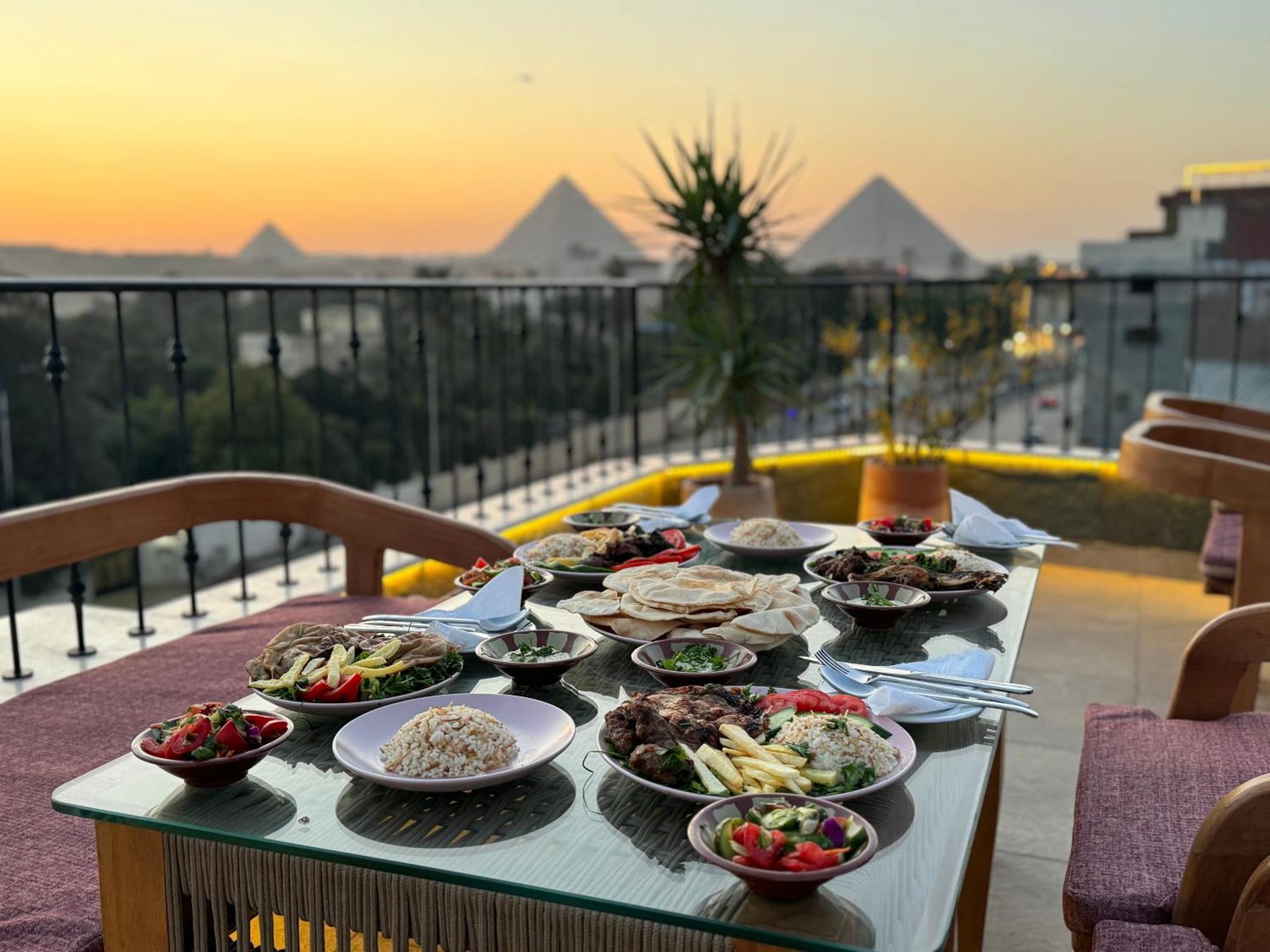 Almas Pyramids Hotel Kafret el-Gabal Eksteriør billede