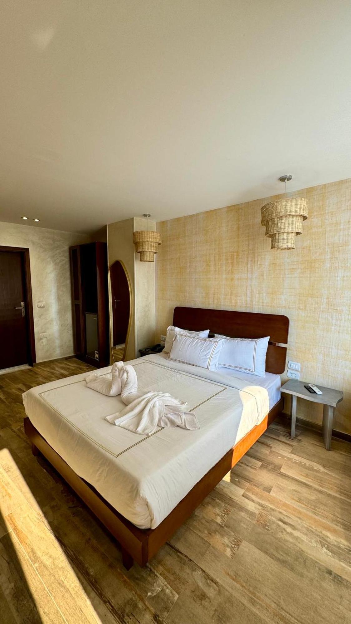 Almas Pyramids Hotel Kafret el-Gabal Eksteriør billede