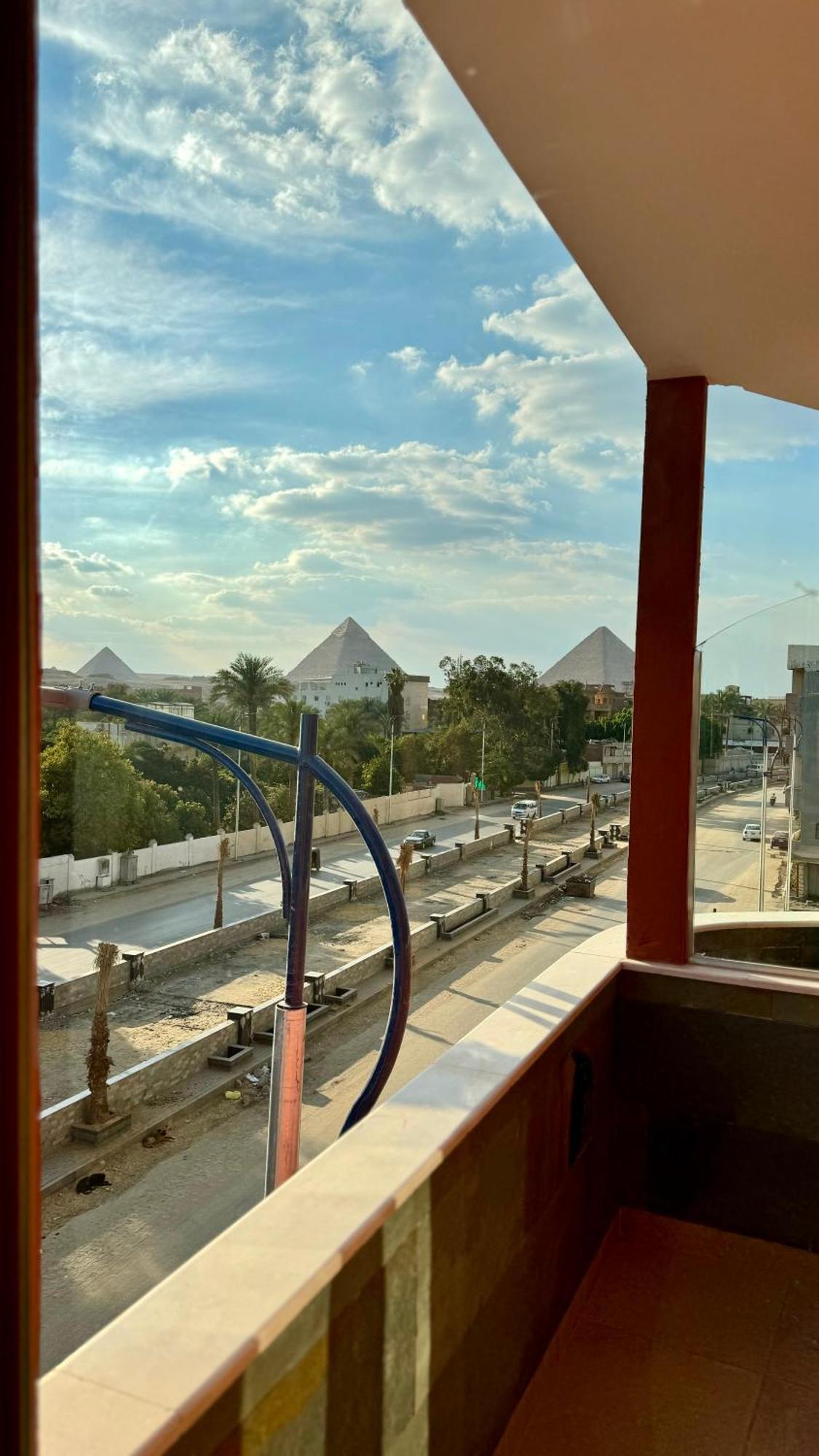 Almas Pyramids Hotel Kafret el-Gabal Eksteriør billede